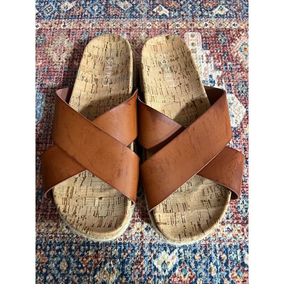 Esprit Blanca slides in EUC. Size 7.5 - Picture 2 of 8